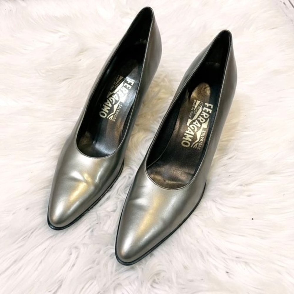 Salvatore ﻿Ferragamo Women's Pointed Toe Metallic Pewter Pumps Size 8 4A Narrow
